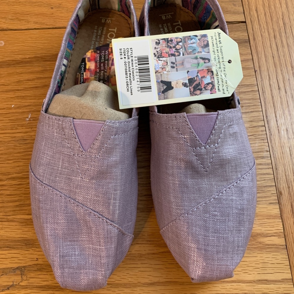 TOMS, NWT, 8 super cute